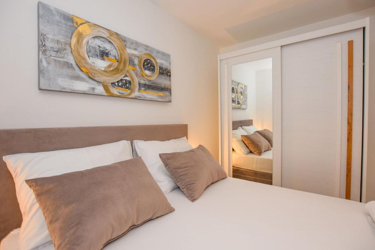 Apartmani Plazibat Мандре Экстерьер фото